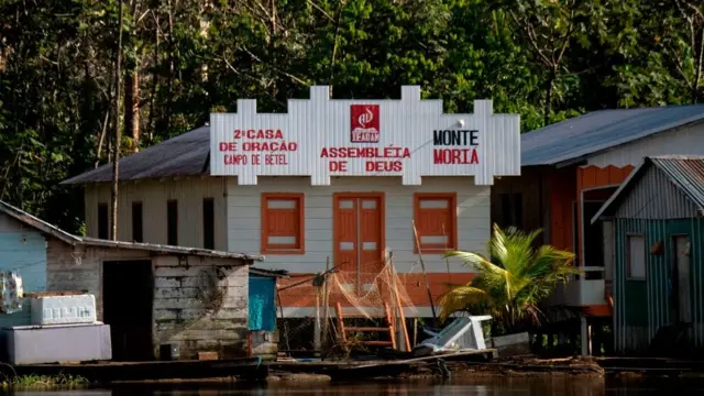 Gereja Evangelis di hutan.