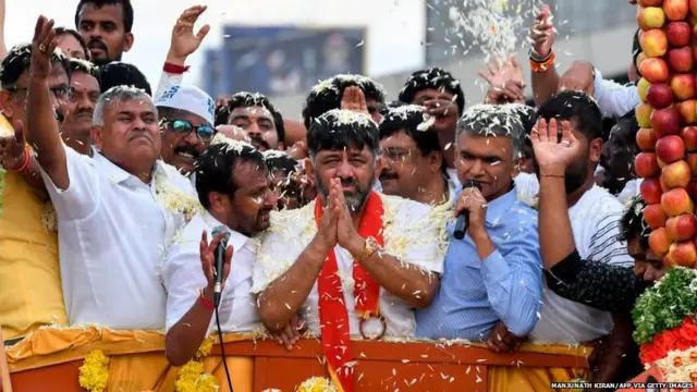 2019 में चुनाव प्रचार के दौरान डीके शिवकुमार