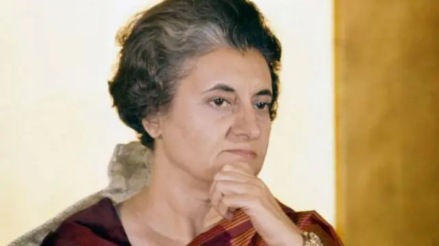 इंदिरा गांधींच्या काळातले बँकांचे राष्ट्रीयिकरण किंवा बांगलादेश युद्धातली आक्रमकता ही उदाहरणं दिली जातात.