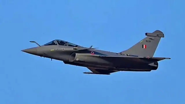 गेल्या एप्रिल महिन्यातच भारताने 26 राफेल मरीन ट्विन आणि सिंगल सीट जेटची ऑर्डर दिली होती.
