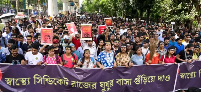 জুনিয়র ডাক্তারদের এই আন্দোলনে বিভিন্ন মহল থেকে সমর্থন এসেছে। 