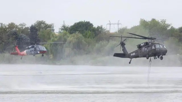 požar u deliblatskoj peščari, helikopteri gase požar