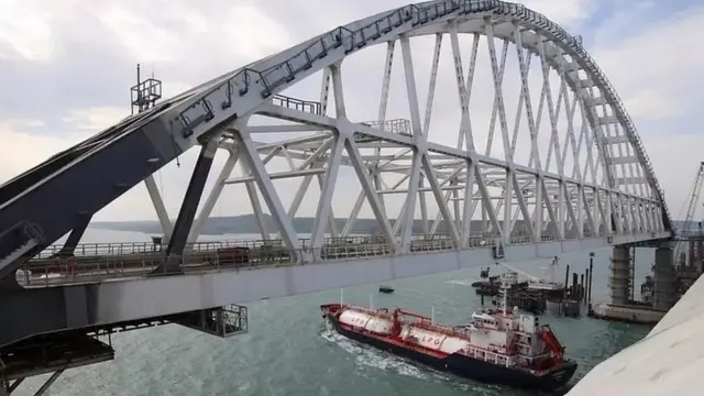 কার্চ প্রণালীর ওপর দিয়ে ক্রাইমিয়া ও রাশিয়ার মধ্যে গুরুত্বপূর্ণ সংযোগ সেতু কার্চ সেতু