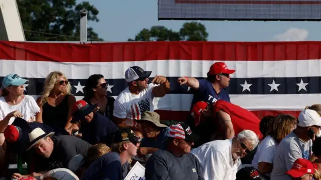 সমাবেশে অংশ নেয়া সমর্থকদের একাংশ