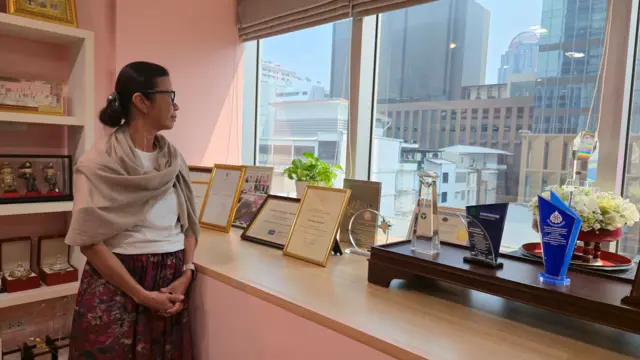 สุรางค์ จันทร์แย้ม ผู้ก่อตั้งและผู้อำนวยการมูลนิธิ SWING ทื่สำนักงานใหญ่