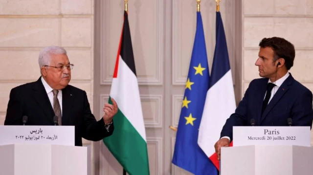 Palestinian Authority President Mahmoud Abbas (left) and French President Emmanuel Macron during talks in Paris in July 2022
