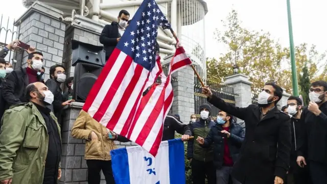 آتش زدن پرچم