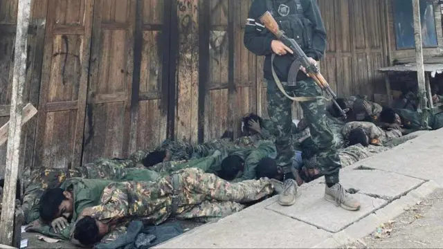 ရှားတောတိုက်ပွဲတွေအတွင်းဖမ်းမိတဲ့စစ်ကောင်စီတပ်ဖွဲ့ဝင်တွေလို့ လွိုင်ကော်ပြည်သူ့ကာကွယ်ရေးတပ်က ထုတ်ပြန်ပါတယ်