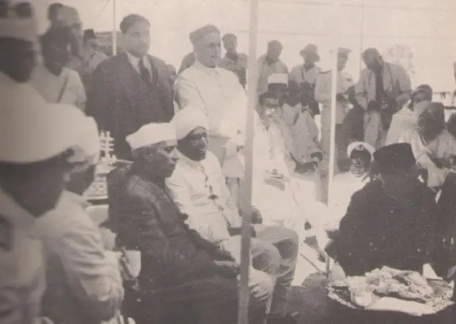 जवाहरलाल नेहरू यांच्यासोबत वालचंद हिराचंद