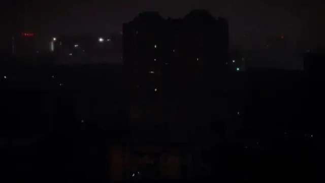 Вночі лівий берег столиці внаслідок російських ударів по критичній інфраструктурі залишився без енергопостачання