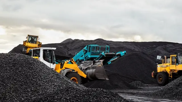 சரியும் நிலக்கரி மின்சார உற்பத்தி - இதன் பின் உள்ள அரசியல் என்ன?