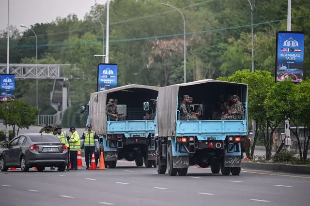 အစ္စလာမာဘတ်မြို့တော် အတွင်းမှာတော့ နေရာအနှံ့ လုံခြုံရေးချထား