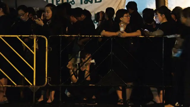 บรรยากาศบริเวณสนามหลวงในคืนวันสุดท้าย