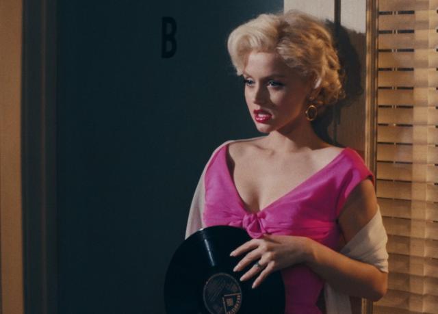 Ana de Armas caracterizada de Marilyn Monroe en el biopic "Blonde".