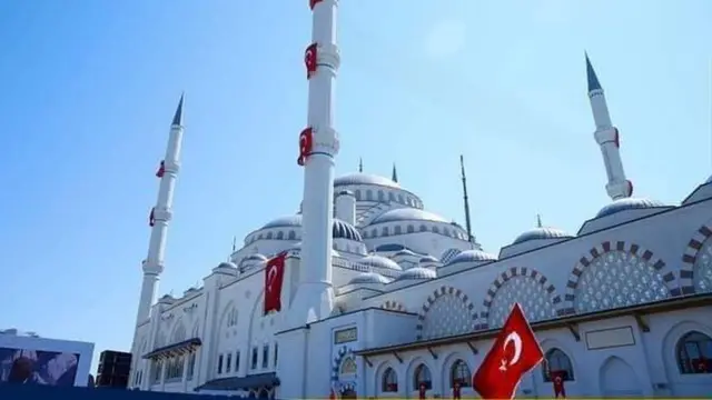 Masaajidka weyn ee Camlica ee Turkiga