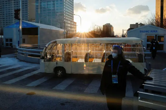 此次冬奥会，为了防疫，运动员、工作人员和记者都身处一个巨大的闭环之中。