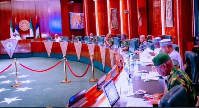 Onyeisiala Buhari na ndị isi nchekwa