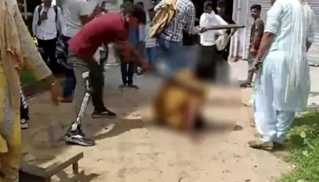 पीडित व्यक्ती चरखी दादरी येथील झोपडपट्टीत कुटुंबासह राहत होता.