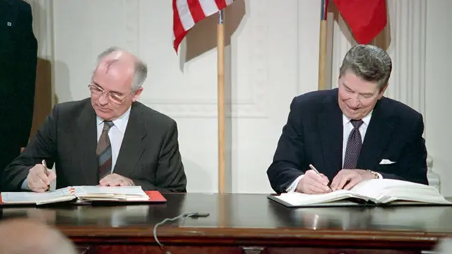 رونالد ریگان و میخاییل گورباچف، روسای جمهور وقت آمریکا و شوروی