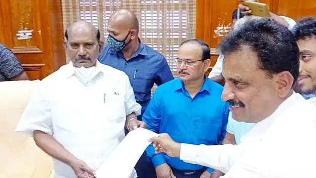 புதுச்சேரியில் பெரும்பான்மையை இழந்ததா நாராயணசாமி அரசு? - மேலும் ஒரு எம்எல்ஏ ராஜிநாமா