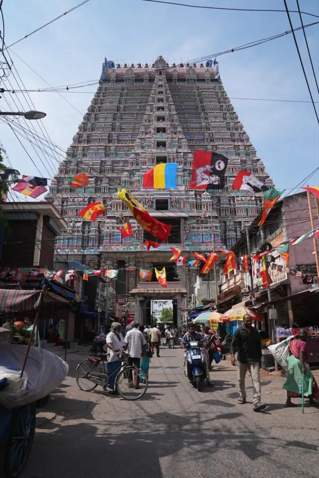  శ్రీరంగం రాజగోపురం, తమిళనాడు ఎన్నికలు 2026, త్రిముఖ పోరు