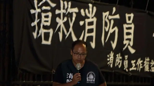 消防员黄钰翔长年为消防改革奔走。