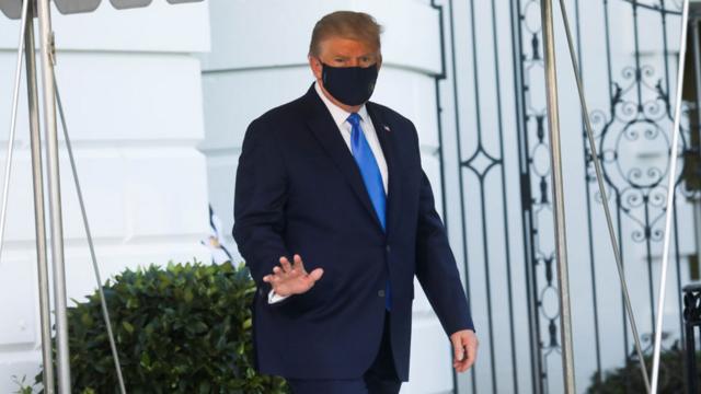 Трамп покинул белый дом в маске. Журналисты не заметили никаких признаков недомогания
