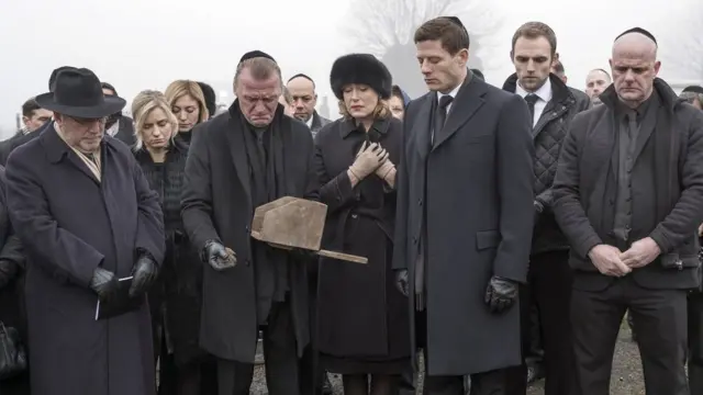 Кадр из сериала "Макмафия"