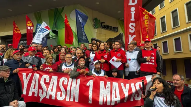 DİSK ve diğer emek örgütleri her yıl Kazancı Yokuşu'nda, 1977 1 Mayıs kutlamalarında yaşamını yitirenleri anıyor.