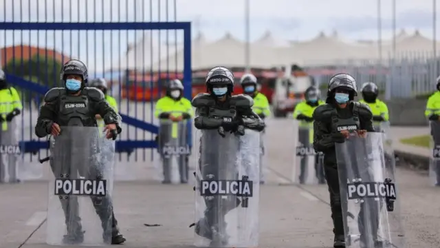 Policías en Bogotá.
