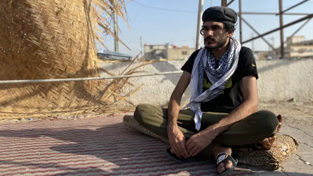 مازال الناشط مصطفى معتصما في البصرة