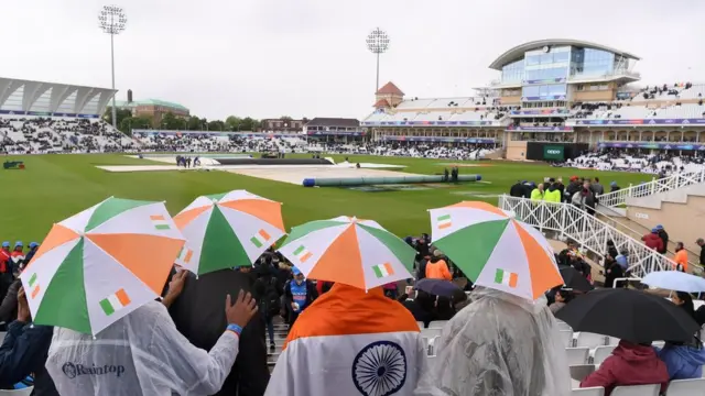 India fans shelter from the rain