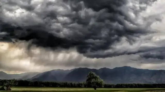 ગુજરાતમાં પાછલા થોડા દિવસોથી વાતાવરણમાં ગરમીનું જોર વધ્યું છે.