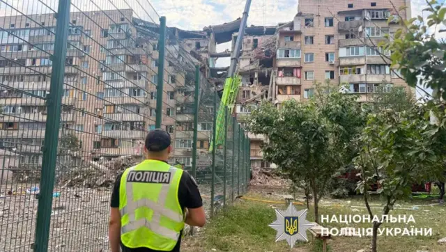 В Подольском районе в результате попадания ракеты частично обрушился девятиэтажный жилой дом