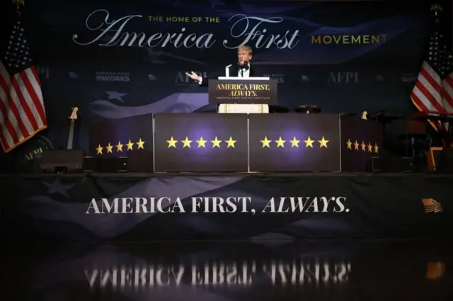 फ्लोरिडामा सार्वजनिक सम्बोधन गर्दै ट्रम्प