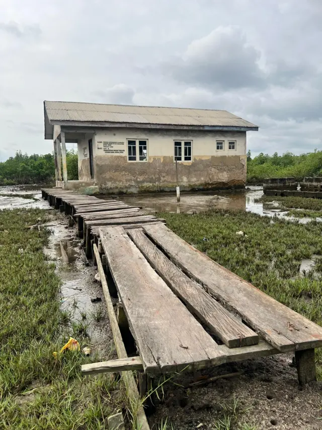 Wooden bridge wey dem dey call monkey bridge wey give access to some classroom blocks 