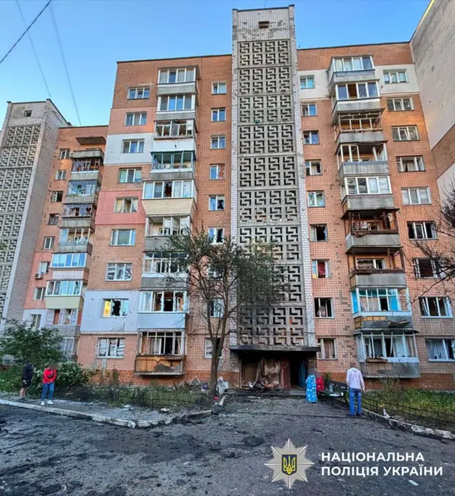 Пошкоджений будинок у Вишгороді після нальоту російських дронів