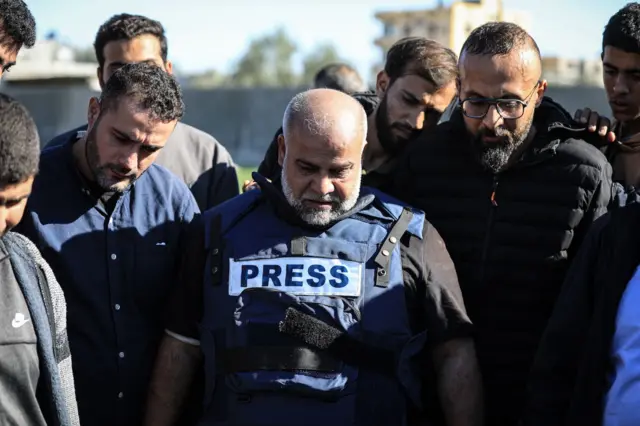 خلال جنازة المصوّر سامر أبو دقة