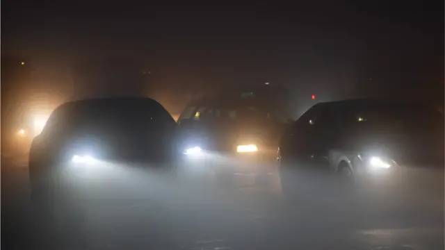 রাতের বেলা সড়কে চলাচলে অনিরাপদ বোধ করেন যাত্রীরা।