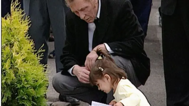 মাত্র ১৬ মাস বয়সে মাকে হারিয়েছিলেন তাসনিম।