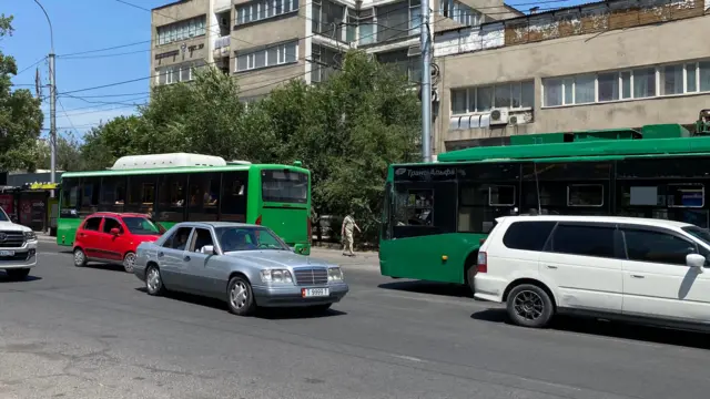 Бир топ жылдардан бир эле монорельс системасын ишкер киргизүү керек деп сунуш берип келе жаткандар дагы бар.