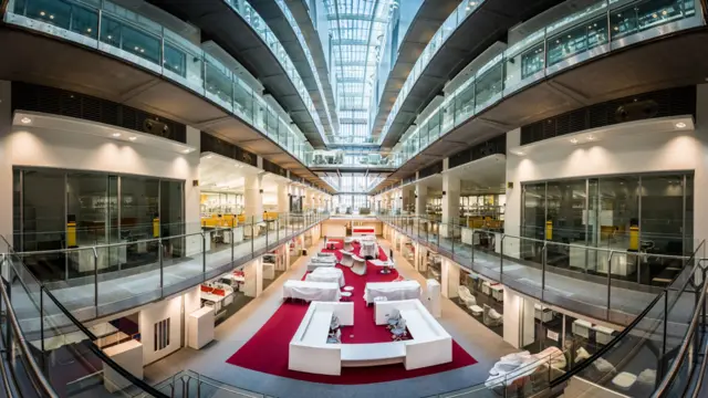 Interior del edificio Francis Crick