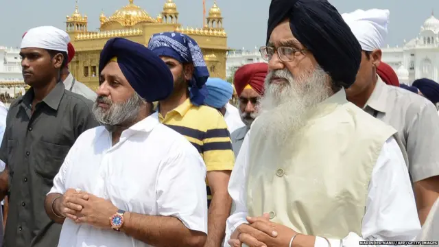 ਪ੍ਰਕਾਸ਼ ਸਿੰਘ ਬਾਦਲ ਅਤੇ ਸੁਖਬੀਰ ਸਿੰਘ ਬਾਦਲ