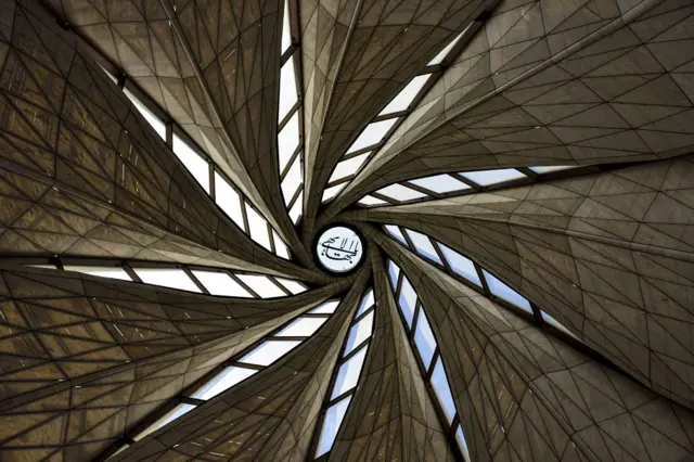 Techo de un templo Bahaíe.