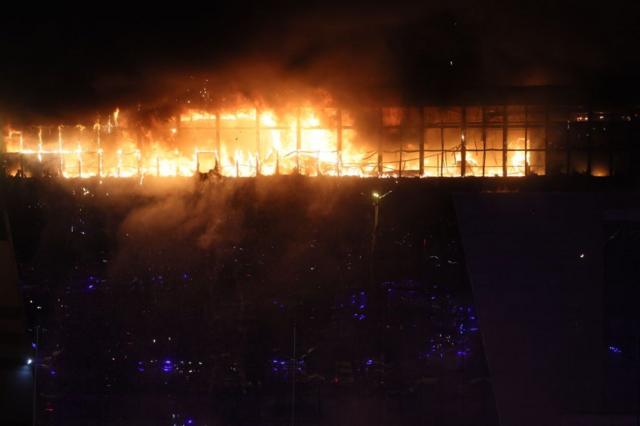 Пожар в "Крокус Сити" после нападения