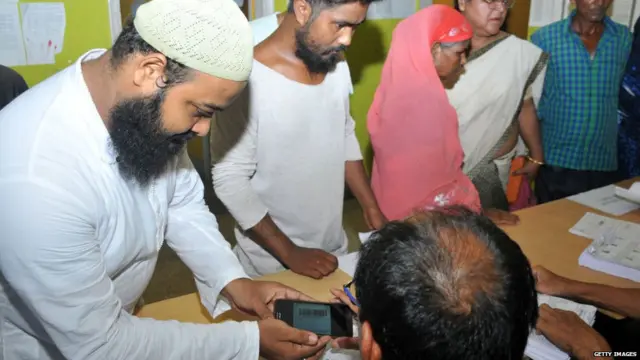 ਸਰਕਾਰ ਵੱਲੋਂ ਕਿਹਾ ਗਿਆ ਹੈ ਕਿ ਜਿਨ੍ਹਾਂ ਦੇ ਨਾਂ ਐਨਆਰਸੀ ਵਿੱਚ ਨਹੀਂ ਹਨ ਉਹ ਇੱਕ ਵਾਰ ਫਿਰ ਆਪਣੇ ਦਸਤਾਵੇਜ਼ ਪੇਸ਼ ਕਰ ਸਕਦੇ ਹਨ