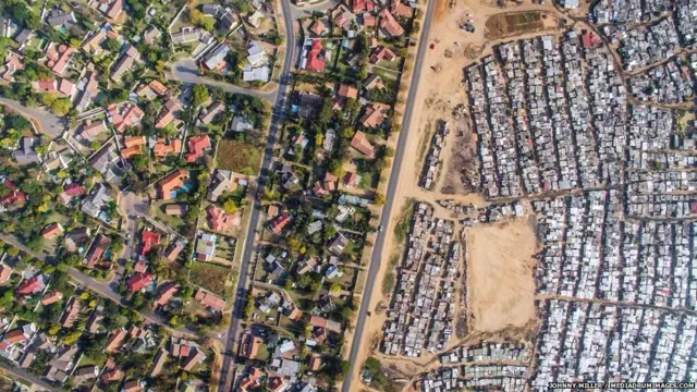 अमीर गरीब के बीच की खाई