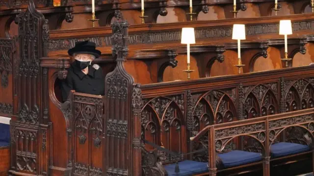 Королева Елизавета II на панихиде по принцу Филиппу