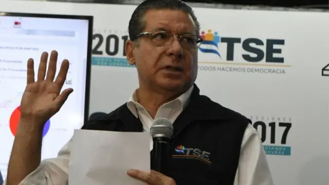 El presidente del Tribunal Supremo Electoral, David Matamoros Batson