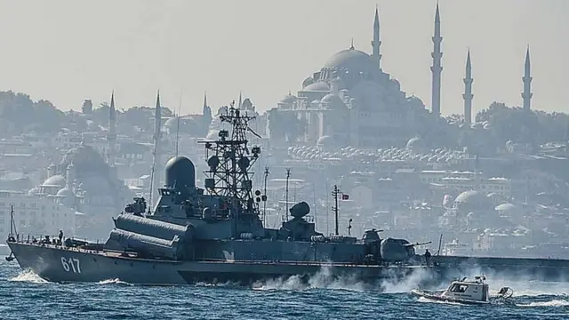 کنوانسیون مونترو محدودیت برای کشتی‌های جنگی که در ساحل دریای سیاه نیستند، قائل است